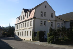 Das Gemeindehaus in Neuzelle – ruhiger, heller Raum für Yogastunden in achtsamer Atmosphäre